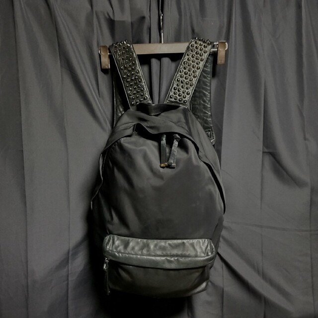 GIVENCHY(ジバンシィ)のGIVENCHY ガンメタスタッズバックパック リュック メンズのバッグ(バッグパック/リュック)の商品写真