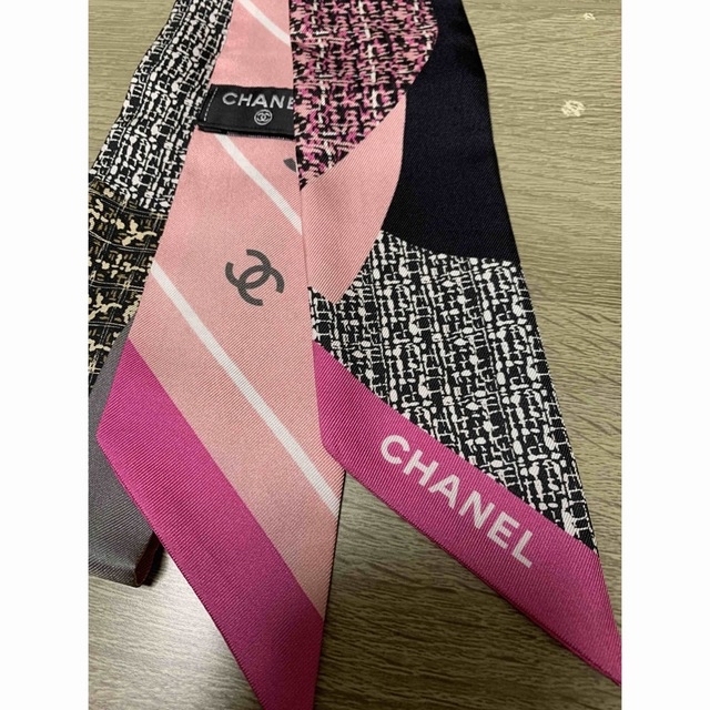 CHANEL - 新品未使用♡CHANEL ツイリー ヘアバンド スカーフ ピンク