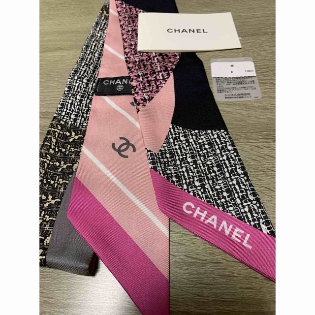 CHANEL(シャネル)の新品未使用♡CHANEL ツイリー ヘアバンド  スカーフ　ピンク　ツイード レディースのファッション小物(バンダナ/スカーフ)の商品写真