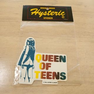 ヒステリックグラマー(HYSTERIC GLAMOUR)の【ヒステリックグラマー】ステッカー3 振り返り 女性 QUEEN OF TEEN(シール)