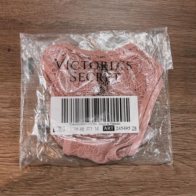 Victoria's Secret(ヴィクトリアズシークレット)のシャインストラップレース　ブラジリアン レディースの下着/アンダーウェア(ショーツ)の商品写真