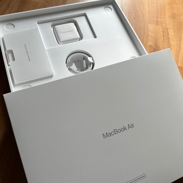 Apple(アップル)のApple M1 MacBook Air  シルバー スマホ/家電/カメラのPC/タブレット(ノートPC)の商品写真