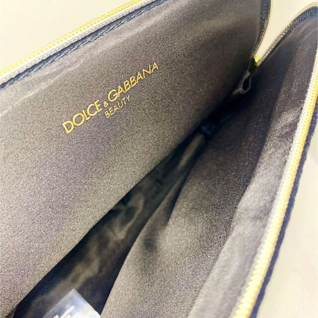 DOLCE&GABBANA(ドルチェアンドガッバーナ)のドルチェ&ガッバーナ  オリジナルラウンドポーチ ブラック 新品未使用 レディースのファッション小物(ポーチ)の商品写真