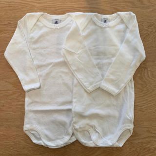 プチバトー(PETIT BATEAU)のPETIT BATEAU プチバトー 長袖ロンパース  肌着　新品未使用(肌着/下着)