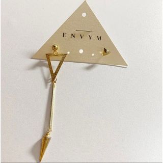 アンビー(ENVYM)のENVYM ゴールドピアス(ピアス)