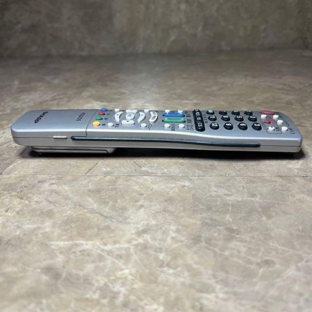 SHARP(シャープ)のシャープアクオスリモコン GA716WJSA LC-32E5/LC-26E5等 スマホ/家電/カメラのテレビ/映像機器(テレビ)の商品写真