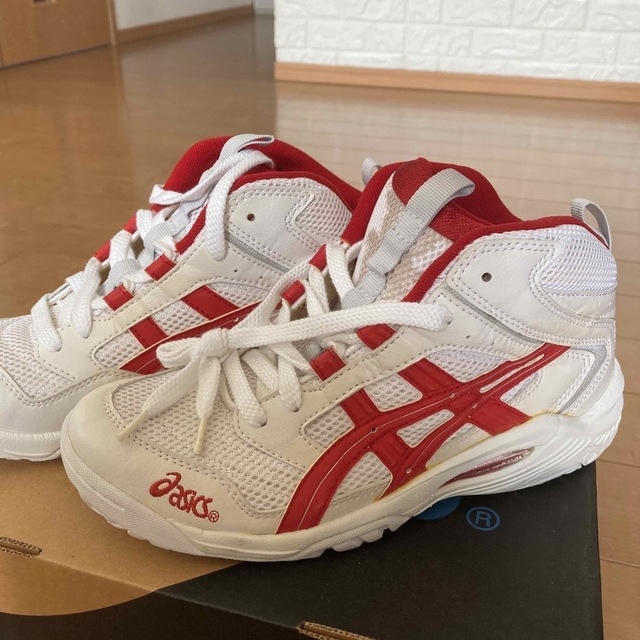 asics(アシックス)のバスケットボールシューズ　23.5 レディースの靴/シューズ(スニーカー)の商品写真