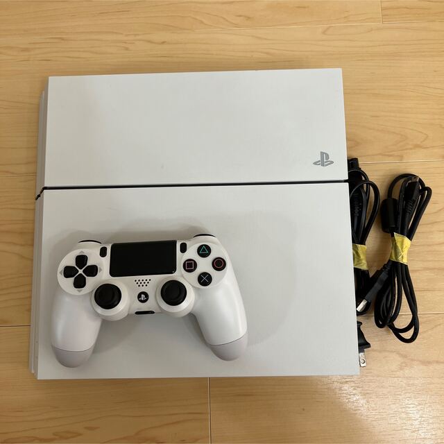 PlayStation4(プレイステーション4)のPS4 ホワイト 500GB 1200AB02 エンタメ/ホビーのゲームソフト/ゲーム機本体(家庭用ゲーム機本体)の商品写真