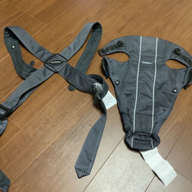 BABYBJORN(ベビービョルン)の【即日発送】☆超美品☆ベビービョルン☆MINI Air☆軽量☆メッシュ☆出産準備 キッズ/ベビー/マタニティの外出/移動用品(抱っこひも/おんぶひも)の商品写真