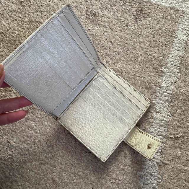 GUCCI - GUCCI グッチ 二つ折り財布 筆記体 ホワイト レザーの GUCCI - GUCCI グッチ 二つ折り財布 筆記体 ホワイト レザーの