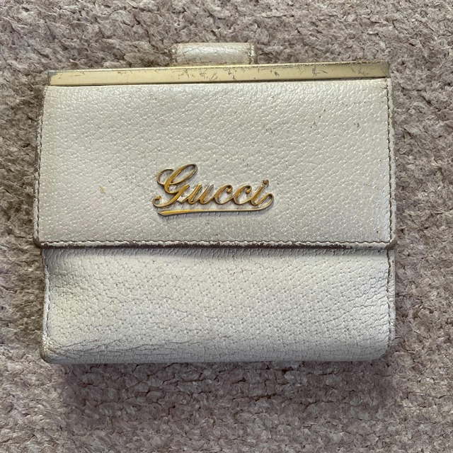 GUCCI - GUCCI グッチ 二つ折り財布 筆記体 ホワイト レザーの GUCCI - GUCCI グッチ 二つ折り財布 筆記体 ホワイト レザーの