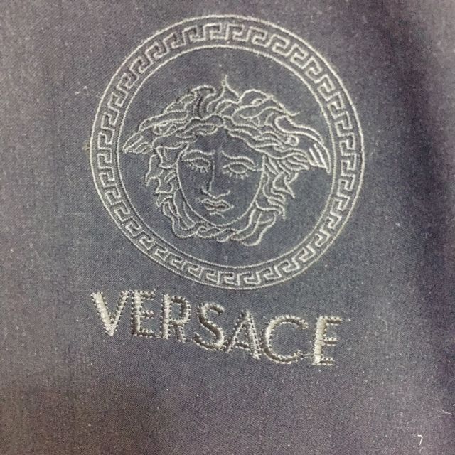 Gianni Versace(ジャンニヴェルサーチ)の購入者ありジャンニ・ヴェルサーチ アウター ジャケット ロゴ刺繍 イタリア製 メンズのジャケット/アウター(その他)の商品写真