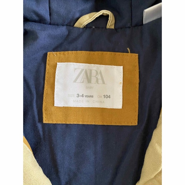 ZARA KIDS(ザラキッズ)のZARA ベージュ 上着 キッズ/ベビー/マタニティのキッズ服男の子用(90cm~)(ジャケット/上着)の商品写真