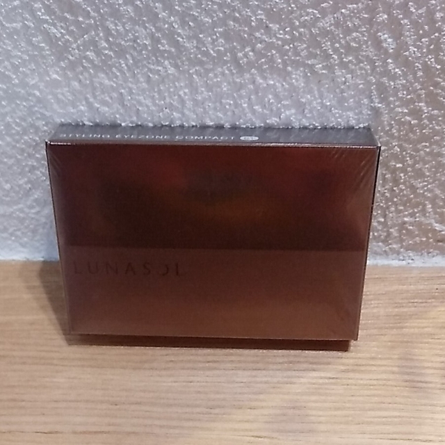 LUNASOL(ルナソル)のルナソル スタイリングアイゾーンコンパクト 01 Natural Brown コスメ/美容のベースメイク/化粧品(パウダーアイブロウ)の商品写真