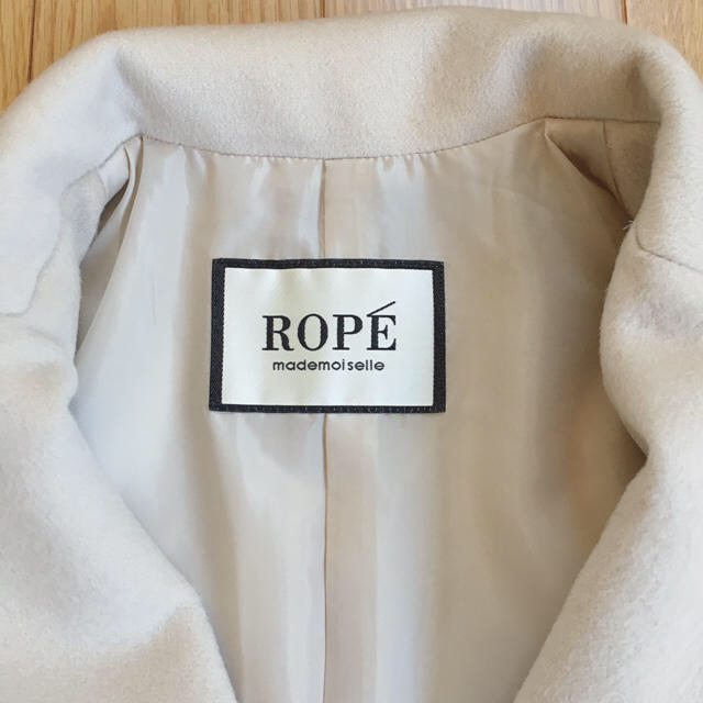 ROPE’(ロペ)の【新品】ROPE' ロペマドモアゼル チェスターコート ベージュ レディースのジャケット/アウター(チェスターコート)の商品写真