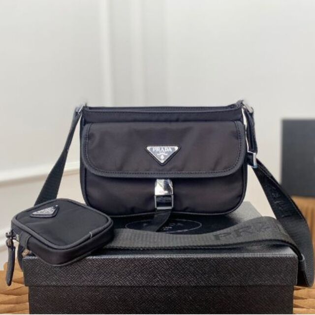 PRADA プラダ ショルダーバッグ ミニポーチ付き メッセンジャーバッグ