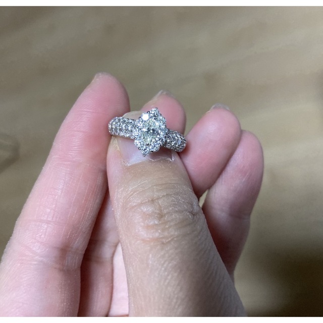 tea様専用　　プラチナ　ダイヤモンド　リング　1ct レディースのアクセサリー(リング(指輪))の商品写真