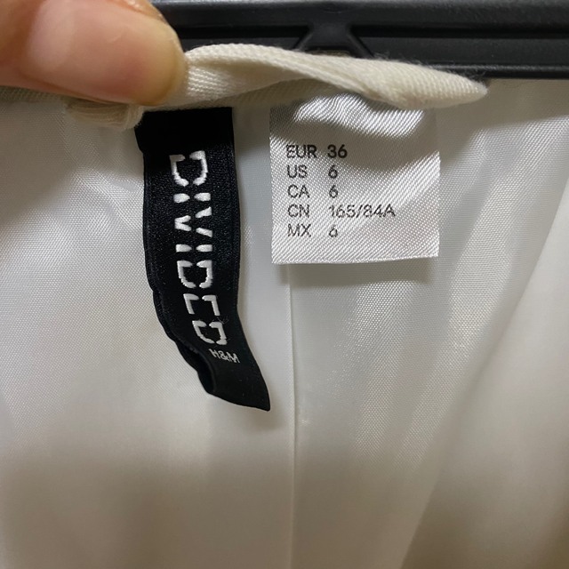 H&M(エイチアンドエム)のジャケット / S /ホワイト レディースのジャケット/アウター(ノーカラージャケット)の商品写真