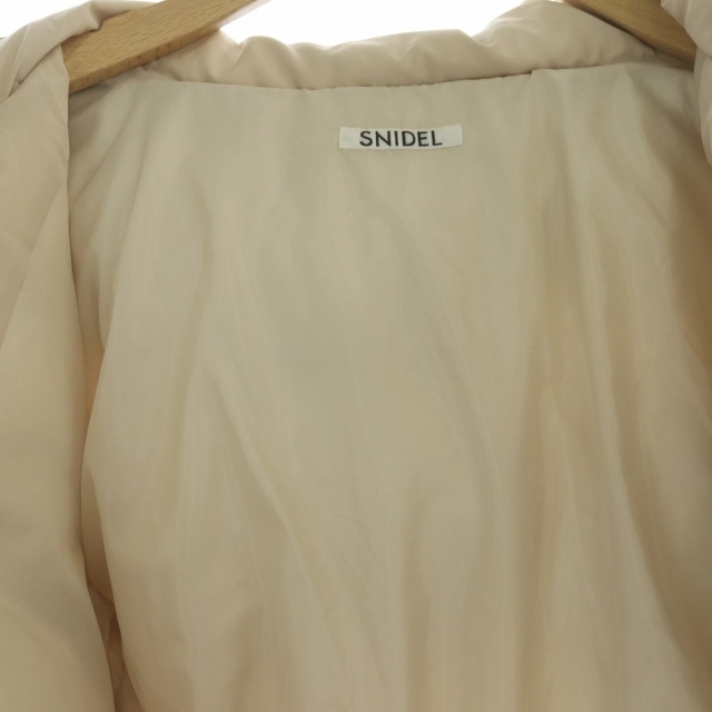 SNIDEL(スナイデル)のスナイデル snidel 20AW ジャケット フレンチショートダウン ベージュ レディースのジャケット/アウター(ダウンジャケット)の商品写真