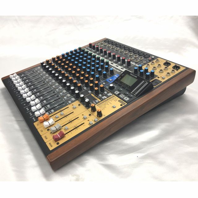 TASCAM MODEL16 多機能ミキサー 展示美品