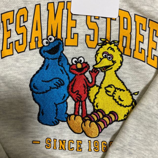 SESAME STREET(セサミストリート)のセサミストリート　裏起毛　トレーナー レディースのトップス(トレーナー/スウェット)の商品写真