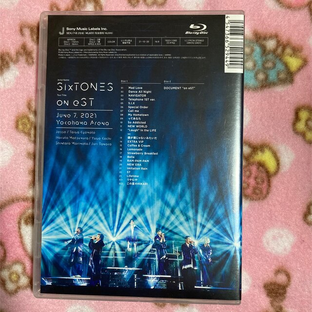 SixTONES(ストーンズ)のon eST ライブBlu-ray通常版 エンタメ/ホビーのDVD/ブルーレイ(アイドル)の商品写真