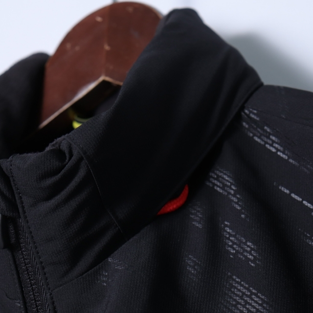 adidas(アディダス)のアディダス 中綿ブルゾン ジップアップ ハイネック 胸ロゴ ジャケット アウター スポーツウェア メンズ Lサイズ ブラック adidas メンズのジャケット/アウター(ブルゾン)の商品写真