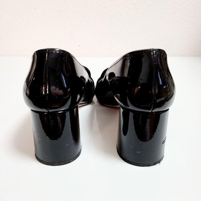 PRADA(プラダ)の【PRADA】ビジューフラワーベルトエナメルチャンキーヒールパンプスシューズ レディースの靴/シューズ(ハイヒール/パンプス)の商品写真