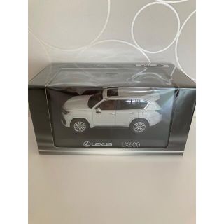 LEXUS LX600 VIP 左ハンドル　1/43スケール(ミニカー)