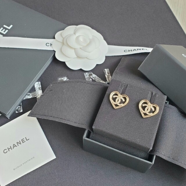 CHANEL - 新品未使用【シャネル】ピアス ハート クルーズ CC ゴールド
