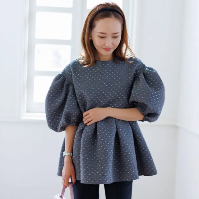 Drawer(ドゥロワー)のブルレア　dot jacquard blouse レディースのトップス(シャツ/ブラウス(半袖/袖なし))の商品写真