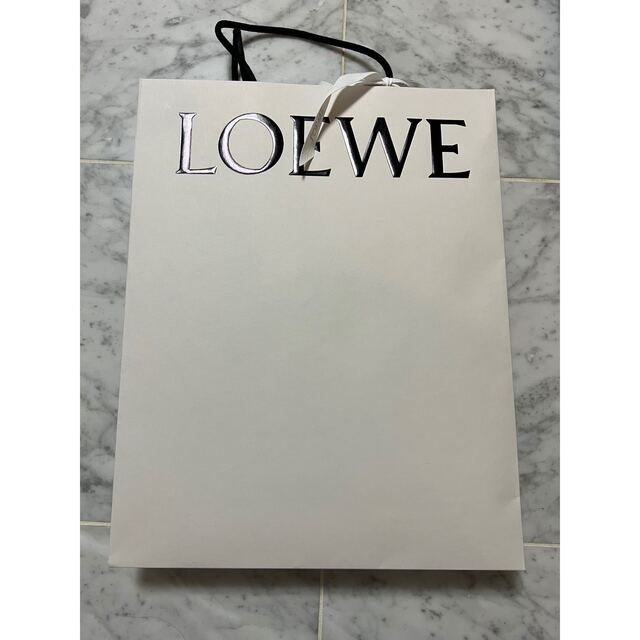 LOEWE(ロエベ)のLOEWE ロエベ　ショッパー　紙袋 レディースのバッグ(ショップ袋)の商品写真