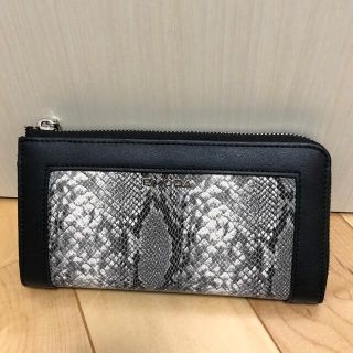 エモダ(EMODA)のEMODA♩パイソン柄長財布♩美品(財布)