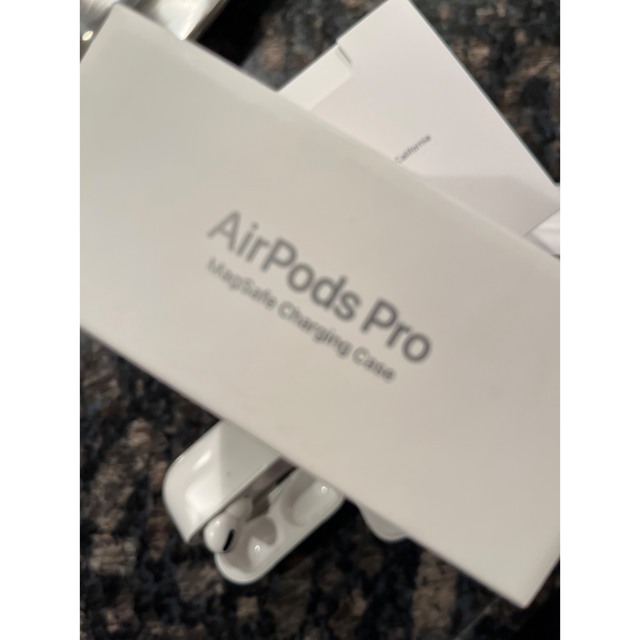 Apple(アップル)のAir pods pro with MagSafe Charging case  スマホ/家電/カメラのオーディオ機器(ヘッドフォン/イヤフォン)の商品写真