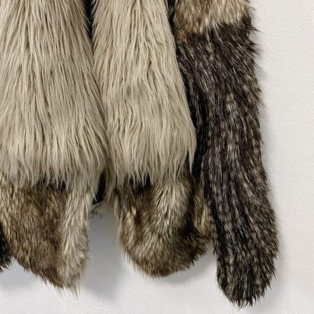 ZARA(ザラ)のZARA フェイクファー　シャギー　ブラウン　コート　毛皮　上着　羽織り レディースのジャケット/アウター(毛皮/ファーコート)の商品写真