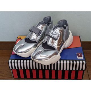 ナイキ(NIKE)の【新品・未使用・箱付】NIKE＊アクアリフト　シルバー　24.5cm(スニーカー)