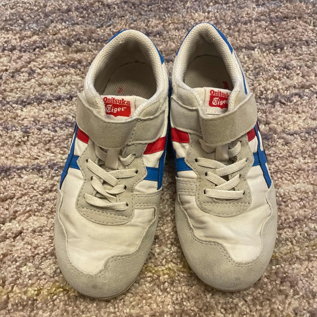 Onitsuka Tiger(オニツカタイガー)のオニツカタイガー　子供　靴 キッズ/ベビー/マタニティのキッズ靴/シューズ(15cm~)(スニーカー)の商品写真