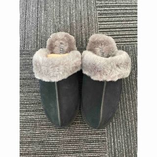 アグ(UGG)のUGG スカフェットⅡムートンスリッパサンダル(サンダル)