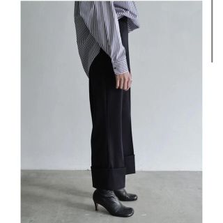 ドゥーズィエムクラス(DEUXIEME CLASSE)のタグ付き未使用Iirotクロップドパンツ36黒完売品(クロップドパンツ)