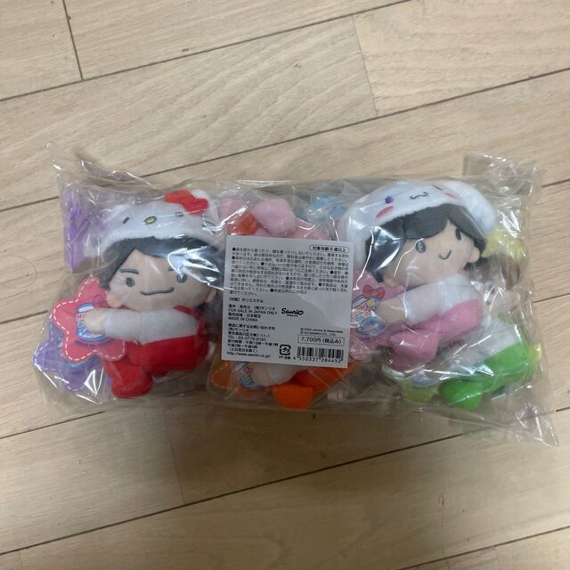 【新品】なにわ男子 サンリオ クリップマスコット