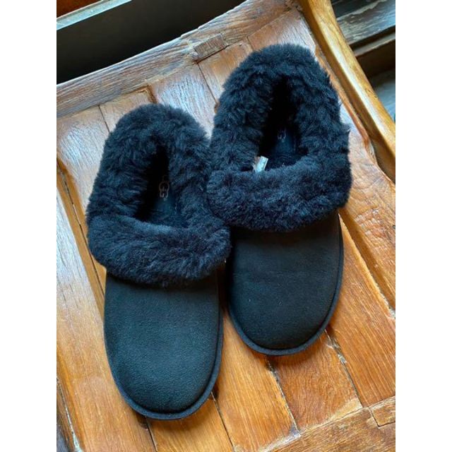 UGG(アグ)の完売しました。。。。。。✨綺麗めコーデ✨超美品✨22cm✨UGG✨Nita✨ニタ レディースの靴/シューズ(スリッポン/モカシン)の商品写真