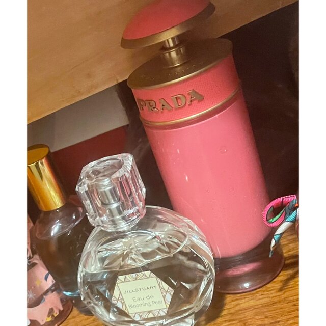 PRADA(プラダ)の【美品】PRADA CANDY GLOSS オーデトワレ 80ml♡ コスメ/美容の香水(香水(女性用))の商品写真