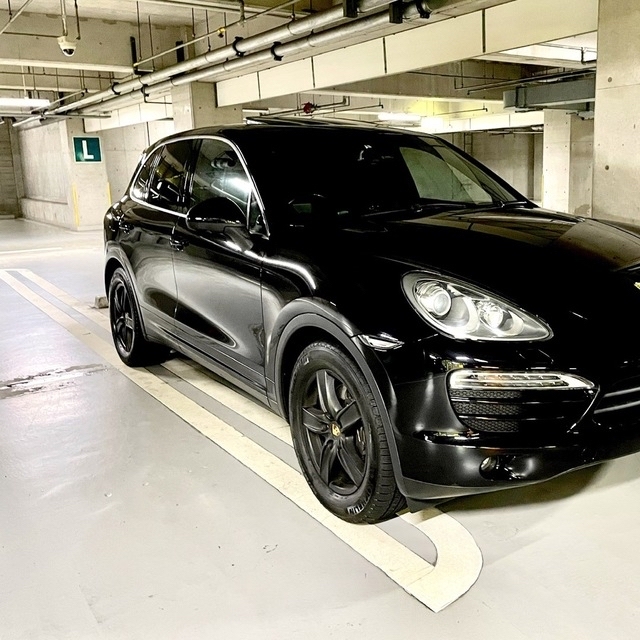 Porsche(ポルシェ)の超美品　ミシュラン　バリ山　カイエン　Q7 ホイール　255/55/R18 自動車/バイクの自動車(タイヤ・ホイールセット)の商品写真