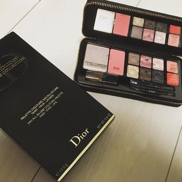 海外ブランド Christian クリスマス限定パレット ディオール 新品未開封 Dior コフレ メイクアップセット