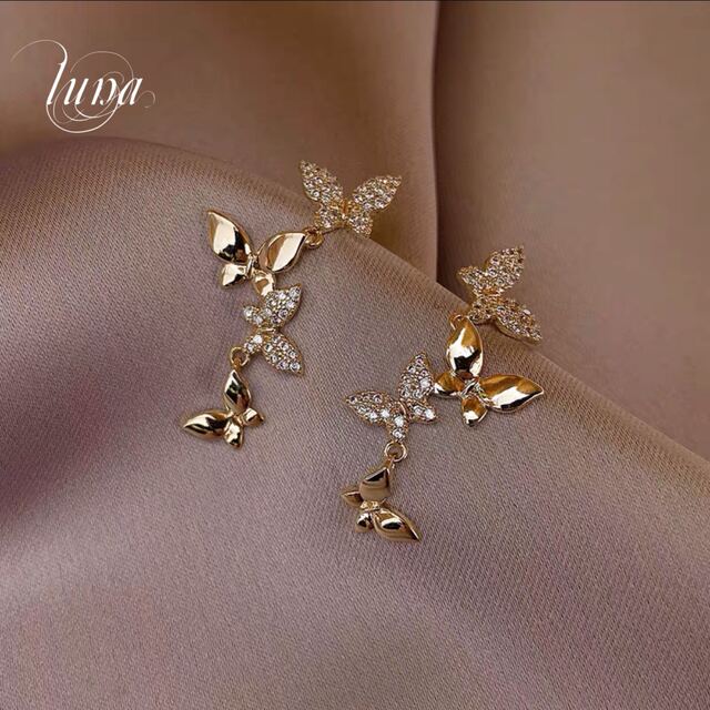 AHKAH(アーカー)の☆Butterfly Continuous pierce☆s925 post レディースのアクセサリー(ピアス)の商品写真