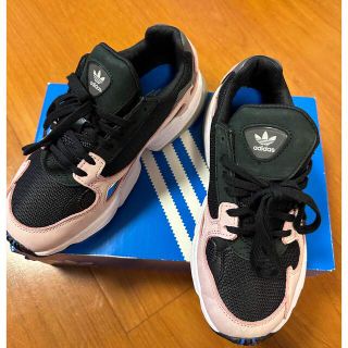 アディダス(adidas)のadidas スニーカー(スニーカー)