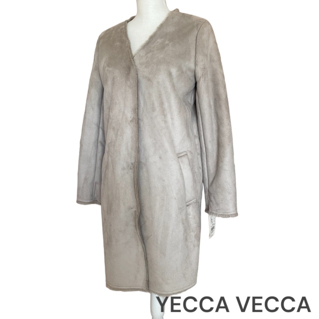YECCA VECCA(イェッカヴェッカ)の【未着用】YECCA VECCA ノーカラーフェイクムートンロングコート　グレー レディースのジャケット/アウター(ムートンコート)の商品写真