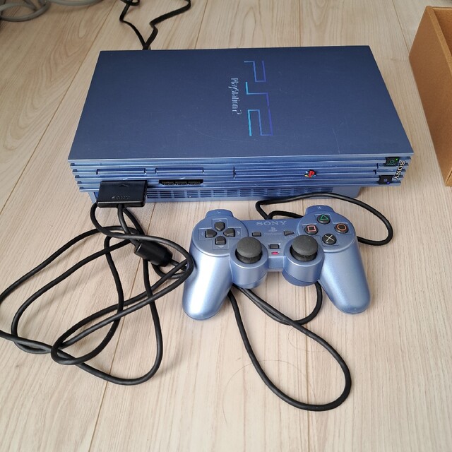 PlayStation2(プレイステーション2)のプレイステーション2アクア限定 エンタメ/ホビーのゲームソフト/ゲーム機本体(家庭用ゲーム機本体)の商品写真