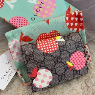 グッチ(Gucci)の☆新品☆GUCCI グッチ コンパクト財布 GGスプリーム アップルプリント(財布)