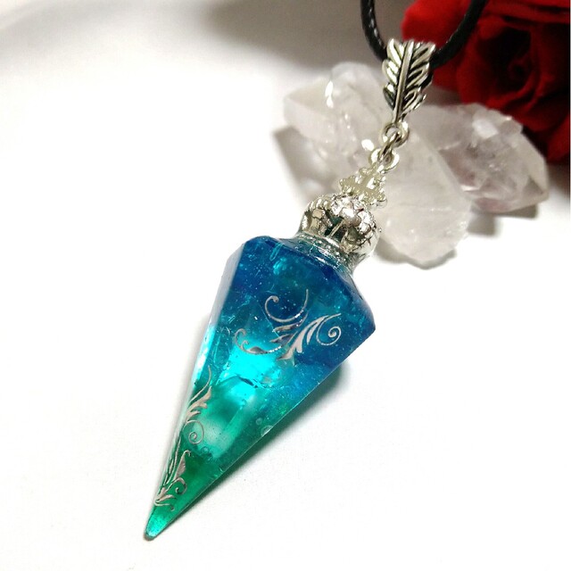 《妖精の秘宝石》ヒマラヤ水晶ペンデュラム型ネックレス ハンドメイドのアクセサリー(ネックレス)の商品写真